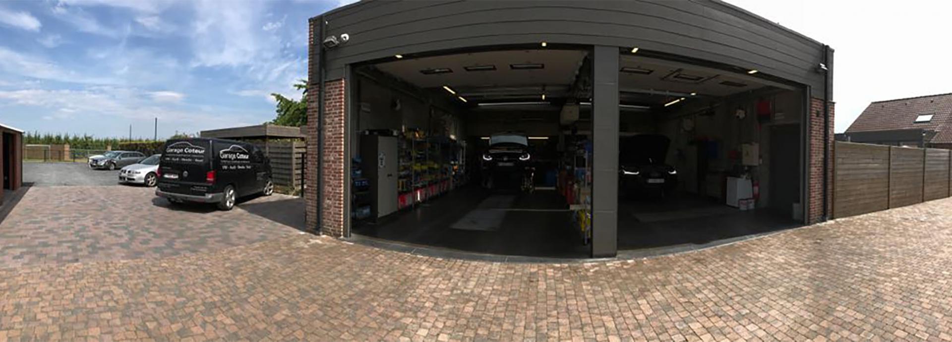 De garage.